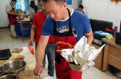 成都锡纸开心花甲米线午夜无码免费视频哪里好？