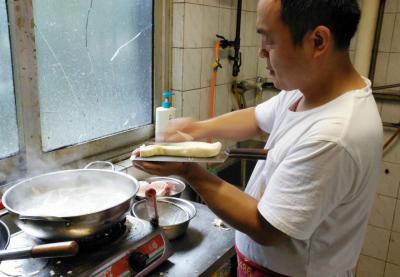 亚洲午夜成人电影做刀削面