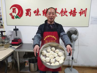 亚洲午夜成人电影学做的包子