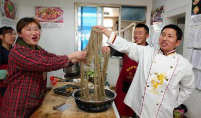 亚洲午夜成人电影学做的手工肥肠粉