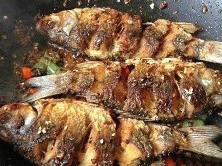 好吃到停不下筷子的香酥烤鱼，做法简单，少油少盐，吃起来更健康