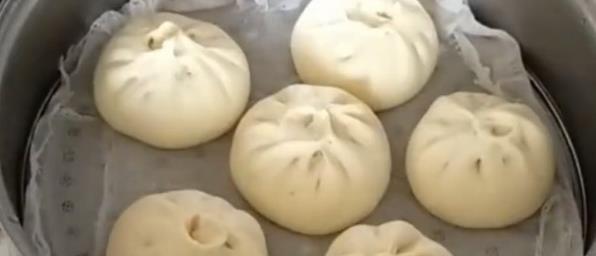 香菇肉馅包子的做法，蓬松暄软，吃着太香了