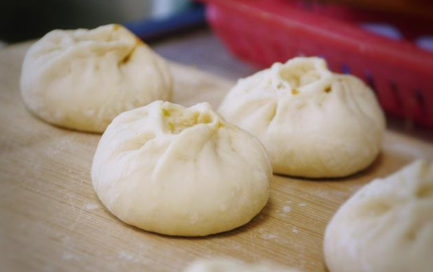 做包子还在用酵母？用它发酵20分钟，蒸出的包子又大又香