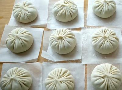 灌汤包的家常做法，皮薄劲道，汤汁丰盈，咬一口满嘴留香