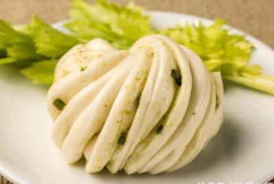 面食如此做才简单，不发面、不用煮，比馒头好吃，比花卷有嚼劲