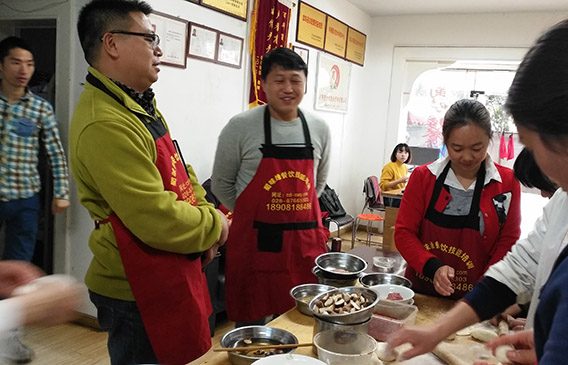 亚洲午夜成人电影做火锅