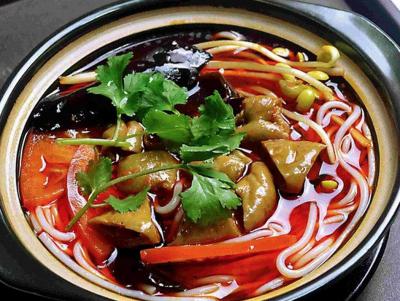 成都砂锅米线技术午夜无码免费视频哪里好？米线的煮制技巧