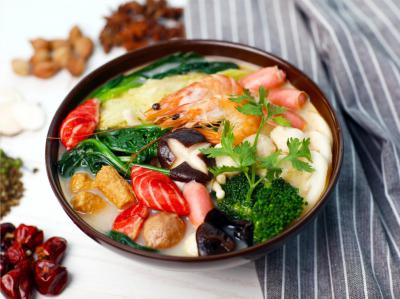 麻辣烫午夜无码免费视频哪里专业?底汤的熬制