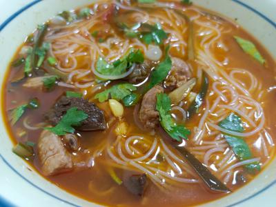 在哪里有米粉技术午夜无码免费视频的学校？午夜福利影院在线观看小吃午夜无码免费视频班